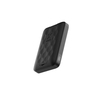 Sort Xtorm magnetisk powerbank med trådløs opladning, 15 W, USB-C og 10.000 mAh, set skråt forfra.