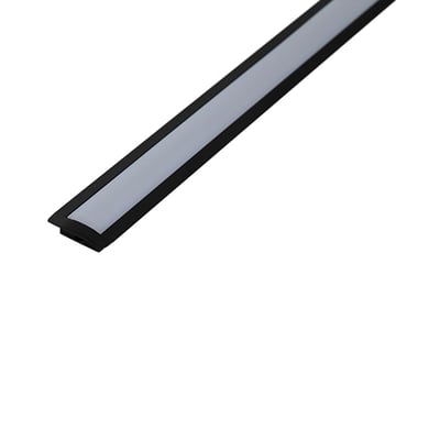 Detalje af Ansell Lighting 2 meter sort aluminiums indbygningsprofil med lysdiffusion sat i.
