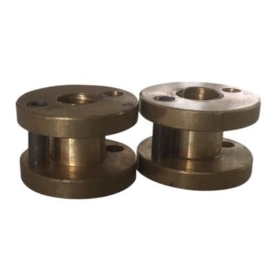 To Dana Standard gevindbøsninger i gråjern, en let model, som illustrerer deres design med flanger og indvendig gevind.