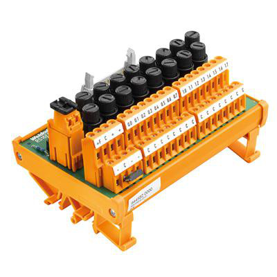 Weidmüller LM2NZF interfacemodul med relæ set skråt forfra med orange klemmer og sorte skruekapsler.