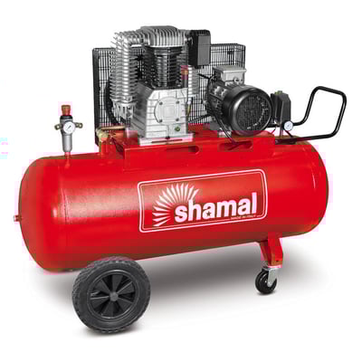 Rød Shamal kompressor med 90 liter tank, 5,5 hk motor, 11 bar tryk og 400V til værkstedsbrug.