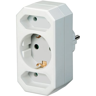 Hvidt Brennenstuhl-grenstik med ét jordet udtag og to Europlug-udtag, set skråt forfra med stikket synligt bagpå.