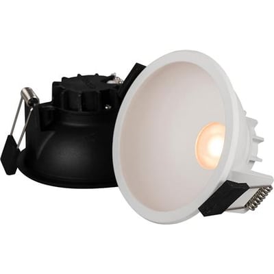 Hide-a-lite Globe G2 indbygnings-downlight i hvid med 8 W LED og 680 lm, set skråt med sort armaturhus og monteringsfjedre.