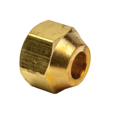 Messing kravemøtrik til ½" kobberrør, designet for kravesamlinger på varmepumper, med nøglestørrelse 26.