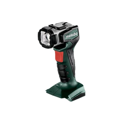 Metabo akku LED-lygte ULA 14,4-18V set fra en let skrå vinkel, fremviser det drejelige lampehoved og det grønne, ergonomiske greb.