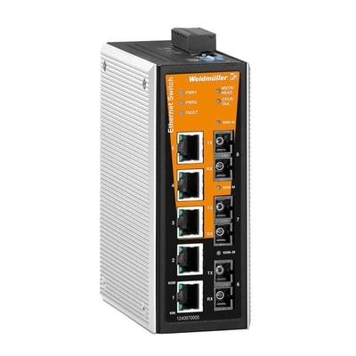 Weidmüller managed industriswitch med fem RJ45- og tre fiberporte, set skråt forfra med orange front og ribbet metalhus.