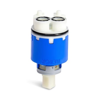 Kartouche FK-0329 med blå keramisk patron og hvid plastbund på hvid baggrund, egnet til vandhaner.