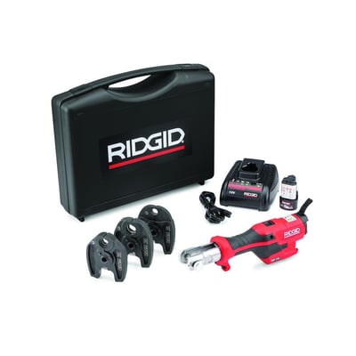 Oversigtsbillede af Ridgid RP115 pressmaskine, der viser den kompakte maskine, lader, batteri, transportkasse og pressekæber arrangeret samlet.