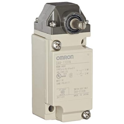 Omron D4A-1101N endestop med dobbeltafbryder, uden indikator og standard rullehåndtag på neutral baggrund.