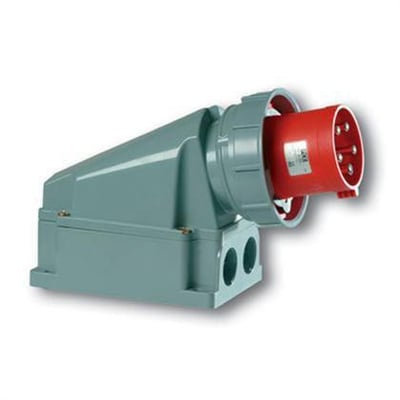 PC Electric CEE apparatindtag til vægmontering, 5-polet, 63A og 400V med en robust grå kappe og rød CEE-indsats.