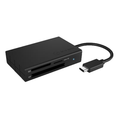 Sort ICY Box-kortlæser med tre porte og USB 3.0 Type-C-kabel, set skråt forfra med SD-, CF- og microSD-pladser.