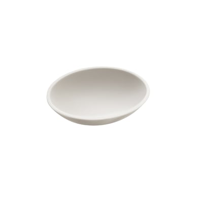 Isoleret Cosmic Saku sæbeskål i beige med en stilren, mat finish og en oval form, præsenteret på en ren hvid baggrund.