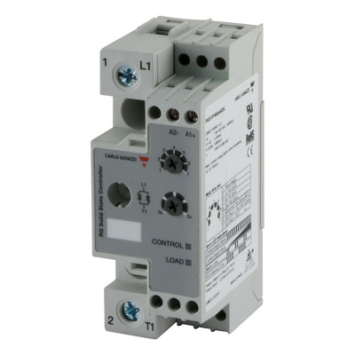 Carlo Gavazzi 1-polet analogstyret solid-state-relæ til 85-265 V og 90 A AC med drejeknapper og terminaler, set skråt forfra.