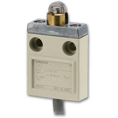 Omron mekanisk endestop i metal med rullestempel, 5A 250VAC, IP67 og 1 CO kontakt, vist på hvid baggrund.