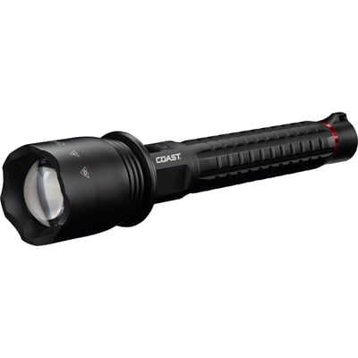 Coast XP40R genopladelig lygte med 8000 lumen, vist med fokus på den store linse og det sorte, takkede håndtag.