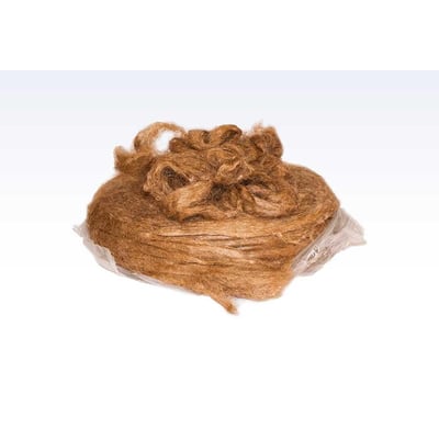 Roliba krakaværk på 8 kg med brun, tjæret overflade ses som en tæt, grov bundtning af fibre på klar plast.