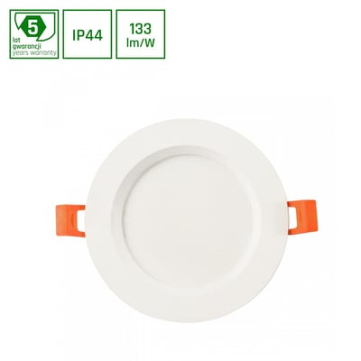 SpectrumLED Dure 3 Max Downlight med 5 års garanti, IP44 og 133 lm/W. Hvid rund lampe med orange klemmer.