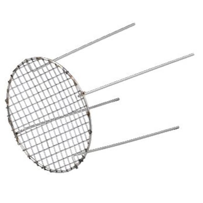 Nærbillede af Duka ventilnet i rustfrit stål, der viser den fine maskestørrelse og metalbenene for montering.