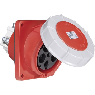 PC Electric CEE flangestikdåse med 5 poler, 125A, 400V og IP67. Den skrå model har et rødt hus og et hvidt, åbent låg med mærkning.