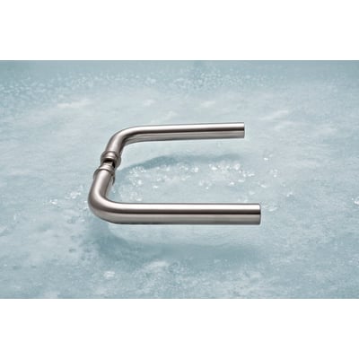 Assa Abloy dørgreb model 16 i L-form uden rosetter, set fra siden med to parallelle greb i metalfinish.