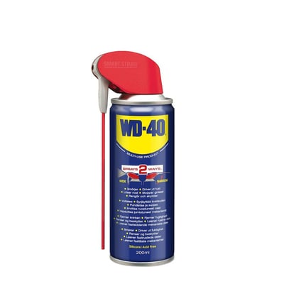 WD-40 Multi-Use spraydåse på 200 ml med Smart Straw i rød og grå, klar til præcis eller bred påføring.