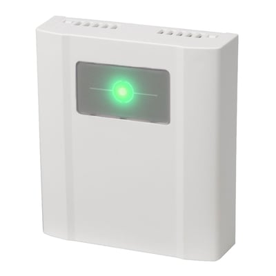 Hvid Carlo Gavazzi-rumføler til CO2, temperatur og fugt med grøn lysende RGB-LED, set skråt forfra.