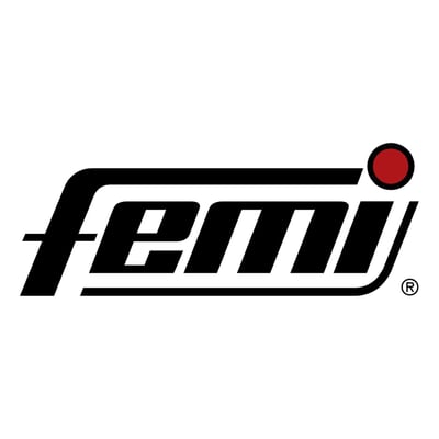 Logo for Femi, et moderne og stiliseret logo med sort skrift og en rød cirkel.