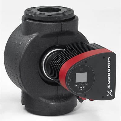 Grundfos Magna3 100-100 F 450 cirkulationspumpe set fra siden med fokus på det sorte støbejernshus og den røde front med display.