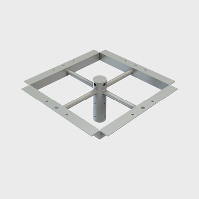 Projektørtravers til 4 projektører, fremstillet af varmforzinket stål til Ø76 top, med synlige monteringshuller.