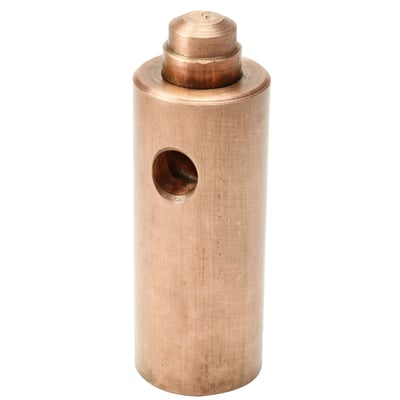 ELIT topklemme hammerlås KL58-610 til 5/8” jordspyd for 6 mm² kabel, set forfra med kabelåbningen synlig.