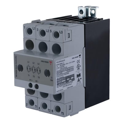 Carlo Gavazzi analogstyret solid-state-relæ med grå front, sorte sider og synlige tilslutningsterminaler.