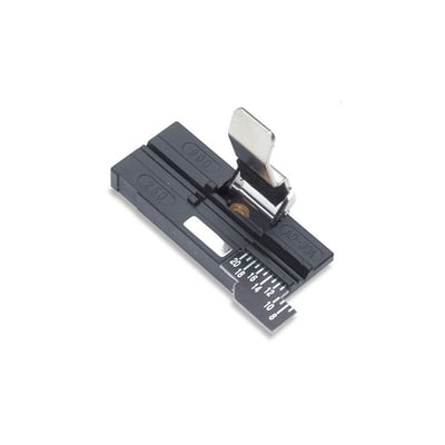 Adapterplade til CT-30A fiberklipper til 0,25mm og 0,9mm fibre med millimeter-skala og 250/900 markeringer.
