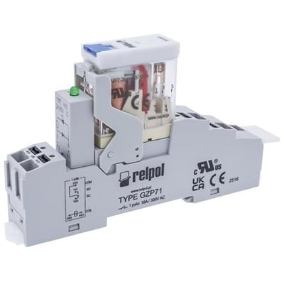Relpol komplet stikbensrelæ med sokkel, 8 A, 2 C/O og 24 V DC, vist med synligt relæ og grøn LED.