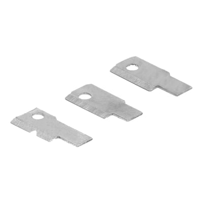 Tre flade DeLock-udskiftningsknive til afisoleringsværktøj 90512, vist samlet som et sæt på 3 dele.