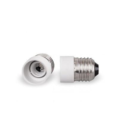 To fatningsadaptere fra Teknisk Belysnings Industri: en E27 til E14 adapter og en E14 til E27 adapter på hvid baggrund.