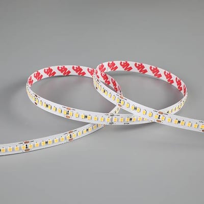 Ansell Lighting E-Cell Eco LED strip på 10 meter med 3M tape og varmt hvidt lys, vist på grå baggrund.