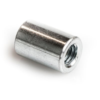 El-galvaniseret gevindmuffe med M6 gevind og en længde på 30mm, diameter 10mm, med en poleret overflade.