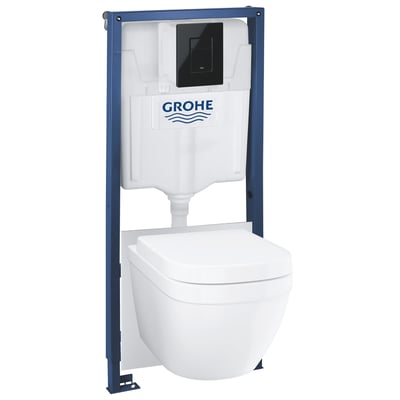 Grohe Solido hængetoilet med cisternen og Skate Cosmo betjeningsplade monteret på en blå stålramme. Toilettet er hvidt og uden skyllekant.