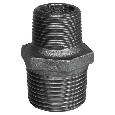 Unico sort brystnippel med reduceret gevind, 1" og 1/2", fremstillet af sort blødstøbt jern med tydelige gevind.