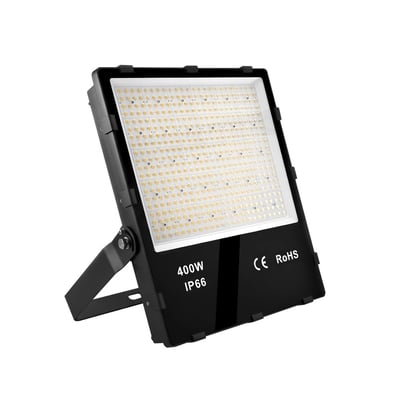 Sort 400 W LED-projektør med stort lysfelt, monteringsbøjle og dagslys til professionel belysning.