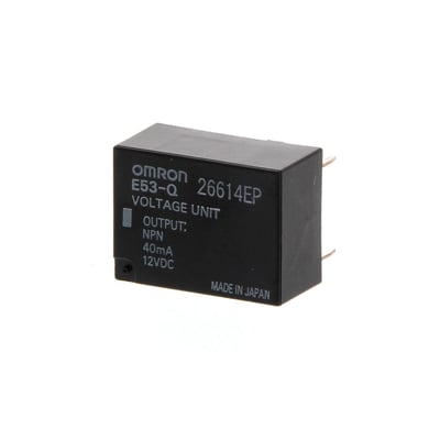 Omron E53-Q udgangsenhed med 40mA 12VDC NPN-output, fremstillet i Japan på hvid baggrund.