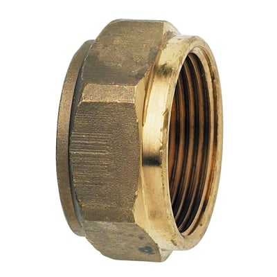 Detalje af IMI kompressions omløber for 22mm rør, med fokus på det indvendige gevind og messingmaterialet.