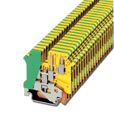 Detaljeret billede af Phoenix Contact jordrækkerklemme, der viser skrueterminaler, dobbelttilslutning og 4mm² kapacitet.