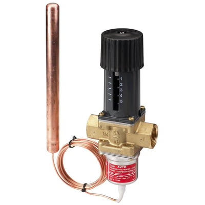 Danfoss AVTB termostatisk vandventil med G 1 1/4" gevind og et temperaturområde på 0-30°C, med en kobberføler monteret.
