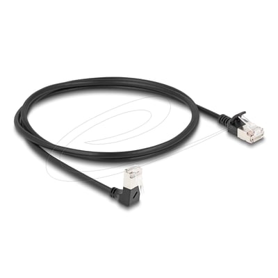 DeLock slimt RJ45 Cat.6A S/FTP-patchkabel på 1 meter, sort, med et nedadvinklet og et lige stik.