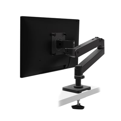 Sort ERGOTRON LX Pro monitorarm med gennemføringsbeslag, monteret på et skrivebord og fastgjort til en skærm.