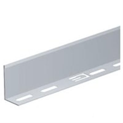 Nærbillede af en stump af Legrand Cablofil COT-54-X deleskinne, der viser dens 54 mm højde og varmgalvaniserede stålfinish.