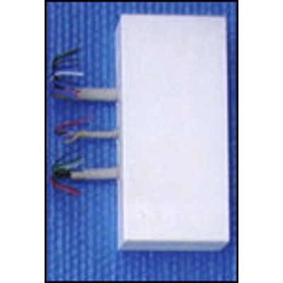 Ja-us Universaldåse Maxi i lysegrå plast med tre kabler indført på blå baggrund, dimensioner 145x68x31 mm.