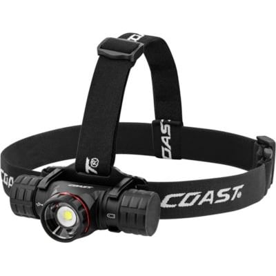 Coast XPH34R pandelampe med 2700 lumen, sort aluminiumskonstruktion og justerbar hovedrem med logo.