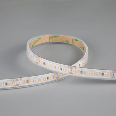 Fleksibelt Ansell Lighting P-Cell LED bånd på 10 meter med 24V, IP67, 9,6W/meter og 2200K varmt lys.